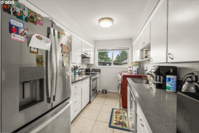 This 3 bed 1.5 bath home is close to shopping, bus and many on Gresham Golf Course in Oregon - for sale on GolfHomes.com, golf home, golf lot