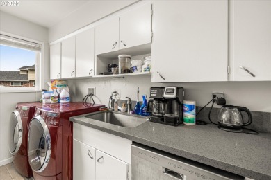 This 3 bed 1.5 bath home is close to shopping, bus and many on Gresham Golf Course in Oregon - for sale on GolfHomes.com, golf home, golf lot