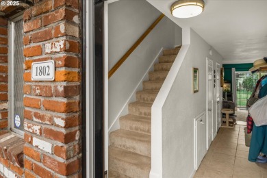 This 3 bed 1.5 bath home is close to shopping, bus and many on Gresham Golf Course in Oregon - for sale on GolfHomes.com, golf home, golf lot