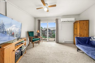 This 3 bed 1.5 bath home is close to shopping, bus and many on Gresham Golf Course in Oregon - for sale on GolfHomes.com, golf home, golf lot