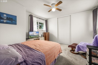 This 3 bed 1.5 bath home is close to shopping, bus and many on Gresham Golf Course in Oregon - for sale on GolfHomes.com, golf home, golf lot