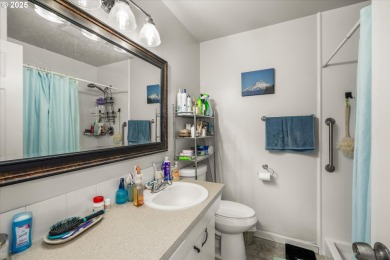 This 3 bed 1.5 bath home is close to shopping, bus and many on Gresham Golf Course in Oregon - for sale on GolfHomes.com, golf home, golf lot
