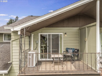 This 3 bed 1.5 bath home is close to shopping, bus and many on Gresham Golf Course in Oregon - for sale on GolfHomes.com, golf home, golf lot