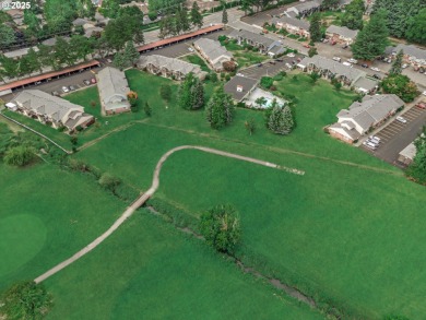 This 3 bed 1.5 bath home is close to shopping, bus and many on Gresham Golf Course in Oregon - for sale on GolfHomes.com, golf home, golf lot