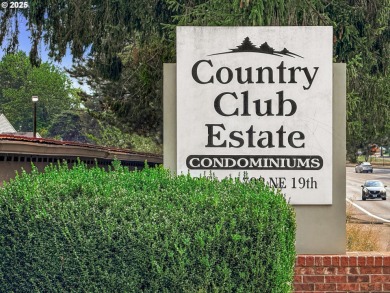 This 3 bed 1.5 bath home is close to shopping, bus and many on Gresham Golf Course in Oregon - for sale on GolfHomes.com, golf home, golf lot