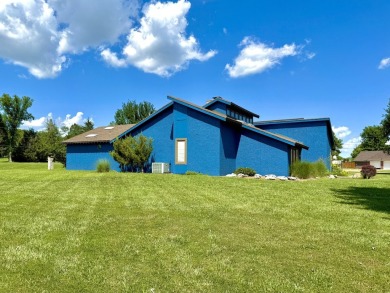 Just the facts, no fancy AI generated adjective heavy on Quarry Stone Golf Club in Kansas - for sale on GolfHomes.com, golf home, golf lot