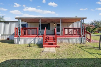 Video walk through available on YouTube! Singlewide on 3 lots on Horseshoe Bend Country Club in Texas - for sale on GolfHomes.com, golf home, golf lot