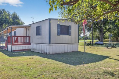 Video walk through available on YouTube! Singlewide on 3 lots on Horseshoe Bend Country Club in Texas - for sale on GolfHomes.com, golf home, golf lot