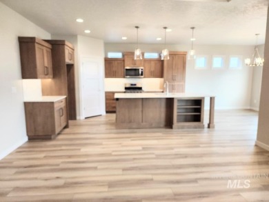 Welcome to the Willowcreek by Pioneer Homes! Quality custom on Hunters Point Golf Club in Idaho - for sale on GolfHomes.com, golf home, golf lot
