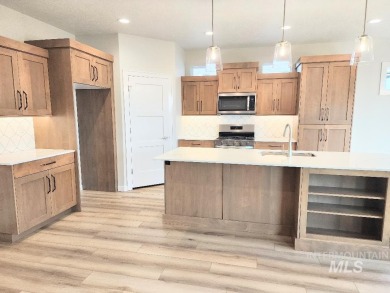 Welcome to the Willowcreek by Pioneer Homes! Quality custom on Hunters Point Golf Club in Idaho - for sale on GolfHomes.com, golf home, golf lot