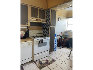 Relaxing and beautiful unit 2bedrooms and 2 bathrooms, really on Colony West Country Club in Florida - for sale on GolfHomes.com, golf home, golf lot