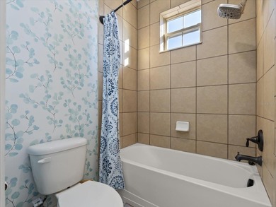 Short Sale. Beautiful CORNER LOT townhome located in amazing on Eagle Creek Golf Club in Florida - for sale on GolfHomes.com, golf home, golf lot