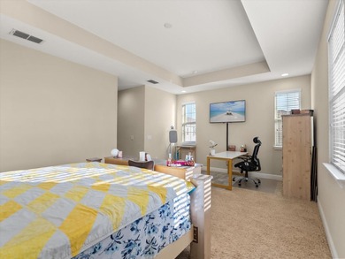 Short Sale. Beautiful CORNER LOT townhome located in amazing on Eagle Creek Golf Club in Florida - for sale on GolfHomes.com, golf home, golf lot