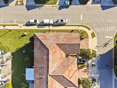 Short Sale. Beautiful CORNER LOT townhome located in amazing on Eagle Creek Golf Club in Florida - for sale on GolfHomes.com, golf home, golf lot