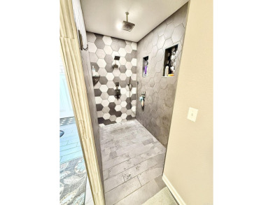 Fully remodeled, all-electric home with nearly 5,000 sq ft of on The Course at River Oaks in Arkansas - for sale on GolfHomes.com, golf home, golf lot