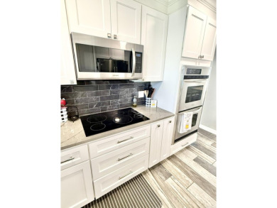Fully remodeled, all-electric home with nearly 5,000 sq ft of on The Course at River Oaks in Arkansas - for sale on GolfHomes.com, golf home, golf lot