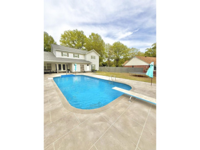 Fully remodeled, all-electric home with nearly 5,000 sq ft of on The Course at River Oaks in Arkansas - for sale on GolfHomes.com, golf home, golf lot