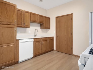 Carillon Ranch Townhome-All one level, Renovated & Refreshed on The Links at Carillon in Illinois - for sale on GolfHomes.com, golf home, golf lot