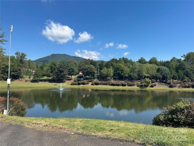 Apple Valley Farm Resort consists of 46 privately owned on Rumbling Bald Resort on Lake Lure in North Carolina - for sale on GolfHomes.com, golf home, golf lot