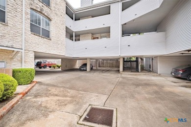 GREAT location in Tarrytown. This unit is a great set up with on Lions Municipal Golf Course in Texas - for sale on GolfHomes.com, golf home, golf lot