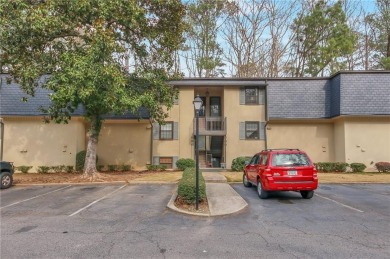 Top-floor renovated 1 bedroom, 1 bath that has bonus sunroom on Cross Creek Golf Course in Georgia - for sale on GolfHomes.com, golf home, golf lot