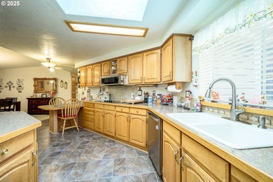 Welcome to this beautiful home located in McMinnville Oregon on Bayou Golf Club - Bayou in Oregon - for sale on GolfHomes.com, golf home, golf lot