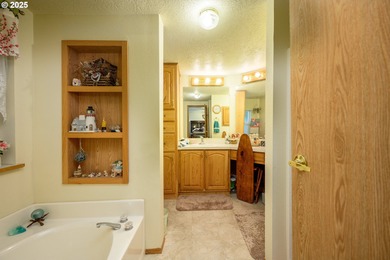 Welcome to this beautiful home located in McMinnville Oregon on Bayou Golf Club - Bayou in Oregon - for sale on GolfHomes.com, golf home, golf lot