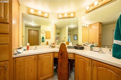 Welcome to this beautiful home located in McMinnville Oregon on Bayou Golf Club - Bayou in Oregon - for sale on GolfHomes.com, golf home, golf lot