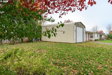 Welcome to this beautiful home located in McMinnville Oregon on Bayou Golf Club - Bayou in Oregon - for sale on GolfHomes.com, golf home, golf lot