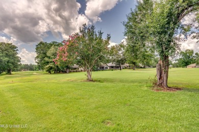 Beautifully maintained 4/3 home on sought after Deerfield Golf on Colonial Country Club Deerfield in Mississippi - for sale on GolfHomes.com, golf home, golf lot
