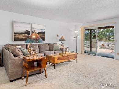 Easy living at Vista Lane! Drop off your groceries & hit the on Lake Estes Golf Course in Colorado - for sale on GolfHomes.com, golf home, golf lot