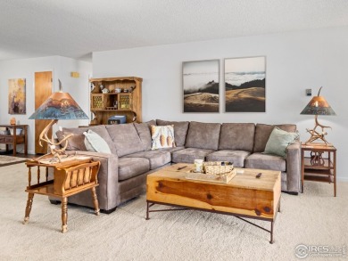 Easy living at Vista Lane! Drop off your groceries & hit the on Lake Estes Golf Course in Colorado - for sale on GolfHomes.com, golf home, golf lot