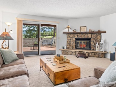 Easy living at Vista Lane! Drop off your groceries & hit the on Lake Estes Golf Course in Colorado - for sale on GolfHomes.com, golf home, golf lot