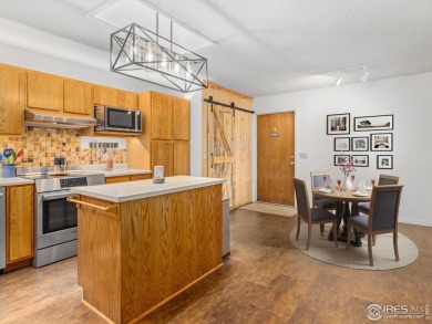 Easy living at Vista Lane! Drop off your groceries & hit the on Lake Estes Golf Course in Colorado - for sale on GolfHomes.com, golf home, golf lot