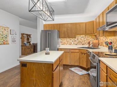 Easy living at Vista Lane! Drop off your groceries & hit the on Lake Estes Golf Course in Colorado - for sale on GolfHomes.com, golf home, golf lot