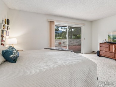 Easy living at Vista Lane! Drop off your groceries & hit the on Lake Estes Golf Course in Colorado - for sale on GolfHomes.com, golf home, golf lot