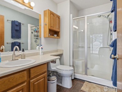 Easy living at Vista Lane! Drop off your groceries & hit the on Lake Estes Golf Course in Colorado - for sale on GolfHomes.com, golf home, golf lot