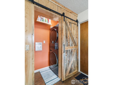 Easy living at Vista Lane! Drop off your groceries & hit the on Lake Estes Golf Course in Colorado - for sale on GolfHomes.com, golf home, golf lot