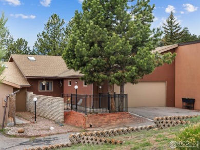 Easy living at Vista Lane! Drop off your groceries & hit the on Lake Estes Golf Course in Colorado - for sale on GolfHomes.com, golf home, golf lot