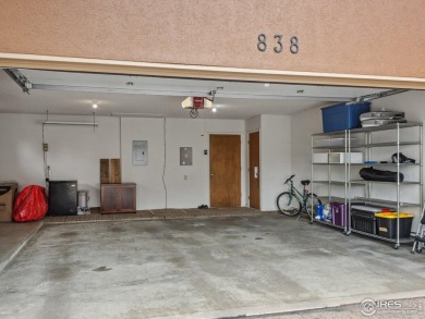 Easy living at Vista Lane! Drop off your groceries & hit the on Lake Estes Golf Course in Colorado - for sale on GolfHomes.com, golf home, golf lot
