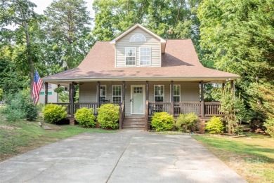 Charming 3-bedroom, 2-bath home in the heart of Denver, just 1 on Westport Golf Club in North Carolina - for sale on GolfHomes.com, golf home, golf lot