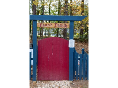 Welcome to easy, one-level living in this charming two-bedroom on Lanier Island Legacy Golf Couorse in Georgia - for sale on GolfHomes.com, golf home, golf lot