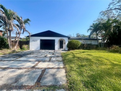 Don't miss this rare chance to own a premier lot in Snell Isle! on The Renaisssance Vinoy Golf Club in Florida - for sale on GolfHomes.com, golf home, golf lot