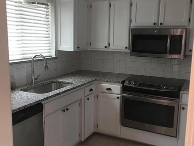 3 bed, 2 bath townhouse in a quiet northwest Enid neighborhood on Pheasant Run in Oklahoma - for sale on GolfHomes.com, golf home, golf lot