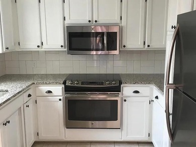 3 bed, 2 bath townhouse in a quiet northwest Enid neighborhood on Pheasant Run in Oklahoma - for sale on GolfHomes.com, golf home, golf lot