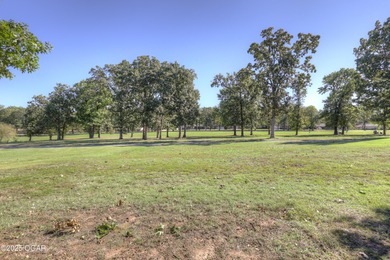 Welcome to this 4-bedroom, 2 1/2-bath Briarbrook beauty. The on Briarbrook Golf Course in Missouri - for sale on GolfHomes.com, golf home, golf lot