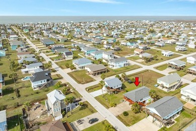 WONDERFUL updated and well-maintained home in Sea Isle! Gorgeous on Galveston Country Club in Texas - for sale on GolfHomes.com, golf home, golf lot