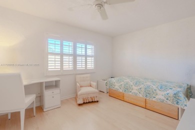 REDUCED! ***BEST VALUE IN WYNMOOR***IMPACT WINDOWS* WASHER/DRYER on Wynmoor Golf Course in Florida - for sale on GolfHomes.com, golf home, golf lot