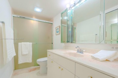 REDUCED! ***BEST VALUE IN WYNMOOR***IMPACT WINDOWS* WASHER/DRYER on Wynmoor Golf Course in Florida - for sale on GolfHomes.com, golf home, golf lot