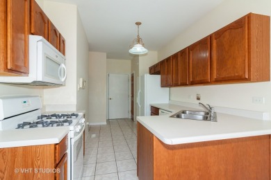 THIS 3 BEDROOM 2.5 BATHROOM TOWNHOME  FEATURES A WELL -THOUGHT on Boughton Ridge Golf Course in Illinois - for sale on GolfHomes.com, golf home, golf lot